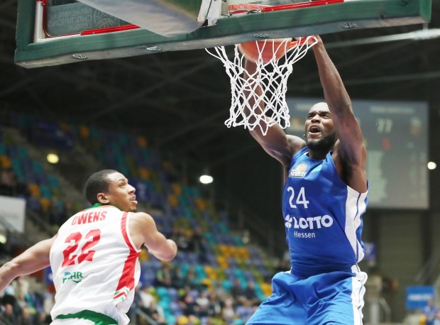 Basketball FIBA Europe Cup / FRAPORT SKYLINERS  vs. PINAR KARSIYAKA (Türkei) /