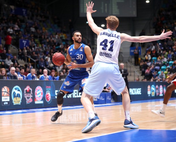 Basketball BL,  FRAPORT SKYLINERS -  EISBAEREN BREMERHAVEN